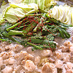 Yakiniku Tsurukamedou - 新鮮な和牛ホルモンとたっぷり野菜が人気のもつ鍋。