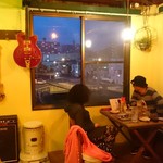 とぉから - 夜は外を流れる川やちょっとした夜景？も