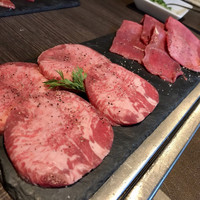 原宿焼肉 KINTAN - 30日熟成タンとネギ塩タン