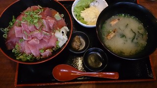 Nippommagurogyogyoudan - 山盛り鮪丼（ランチ）