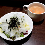 いきなり！ステーキ イオンモール徳島店 - 大根とレタスの和風サラダとスープ