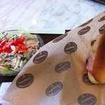 デリフランス - 高原野菜のサラダとハムとチーズのパニーニ