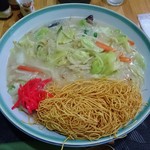 喫茶ぐり - 巨大な皿うどん