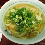 英ちゃんうどん - ごぼう天うどんに、たっぷり葱をかける