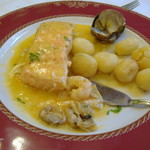 レストラン アルフォンソ6世 - サーモンの海老や浅利入りバターソース