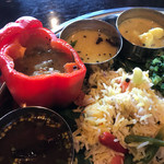Spice&Dining KALA - ラッサム、パプリカに入ったサンバルにベジタブルプラオ