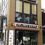 HOMIBING - 1 . 2階が店舗です。