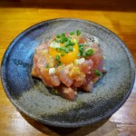 炭火串焼屋 なつや - 若キハダのユッケ