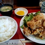 焼肉ハウスモンモン - トリ天定食 830円