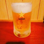 Kare Dou - 午後５時までのランチタイムを過ぎると最初の１杯は１００円(税込)。サッポロ生ビールにしてみました。300mlくらい？