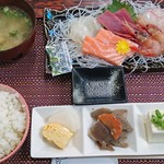 いちば食堂 - ひらの鮮魚店のお造り定食780円