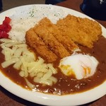 カラオケグランプリ - トッピング満載のカレー