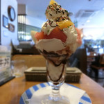 コーヒー＆レストラン・ロア - チョコレートパフェ750円