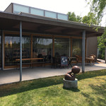 サリーガーデン - 右にミュージアム　左にカフェ