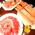 Chuugoku Hinabe Semmon Ten Sha Ofeiyan - ラム肉お代わりしました。フカヒレと海老のつみれが美味しかったです！