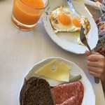 HOTEL LA BUSSOLA - 朝食2（オレンジジュースはもちろんスプレムータ搾りたて）