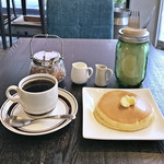 ラボラトリオ - ホットコーヒー ＋ ミニホットケーキ（モーニングタイム）