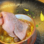 地下だけど入ったら雰囲気が良くて料理人がしっかり食事を作ってお酒もたくさんあって楽しいお店。ごんべえ - 