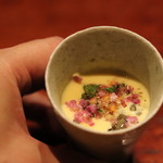 にしぶち飯店 - 蓴菜、コーン、枝豆、ワタリガニの冷製スープ