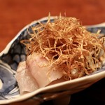 にしぶち飯店 - トリ貝とノドグロ炙りの揚げ禰宜のせ