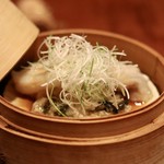 にしぶち飯店 - クエ、岩牡蠣、白髪ねぎのせ