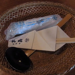 皆吉 - 小さな笊に入って出てくる。