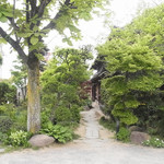 皆吉 - 建物へのアプローチ