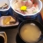 めん魚房 松月 - 月定食、半分の拡大画像です。