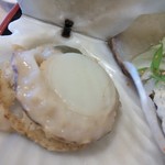 回転寿し トリトン - ホタテの稚貝の味噌汁。この大きさ！稚貝とは思えない。　