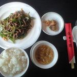 中国料理　福 - 牛肉とﾋﾟｰﾏﾝ炒め　880円