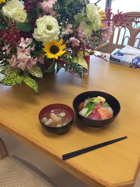 市場食堂 燕楽 - 日立木（海鮮丼）の写真