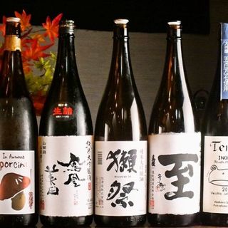 Japanese sake and local sake carefully selected by the proprietress from all over the country