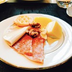 VOILA! - チーズ＆サラミ!!