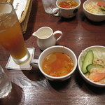 おとぎ屋珈琲店 - シンデレラセットのサラダとスープ