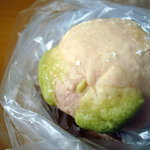 HOKUO - 桃のクリームパン（157円）