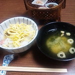 松見寿し - ちらし寿しと味噌汁