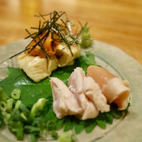 焼鳥 みずき - とりわさ(鶏山葵)と湯葉の雲丹乗せ