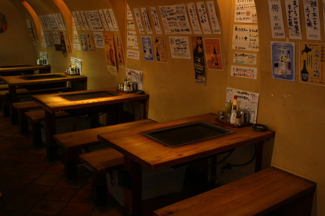 座席 : お好み焼き もんじゃ焼き なんじゃもんじゃ - 中野新橋