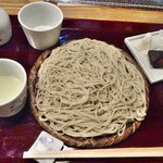 Ikkoku - 高遠蕎麦（十割/丸）￥1250、左手前におろし汁、右上の黒っぽいのが焼味噌