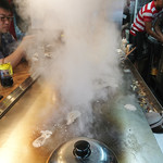 Hiroshima Okonomiyaki Teppanyaki Kurahashi - 氷を融かして鉄板の温度調整？