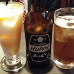 ネパール民族料理 アーガン - ホッピーセット（480円）とマンゴーラッシー（400円）