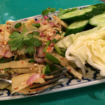 プリック - 「イサーン風 竹の子サラダ」。
      細い筍にスパイス＆ハーブが加わり、素晴らしい作品です。