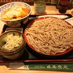 味奈登庵 - 丼ものの一番人気、カツ丼セット！