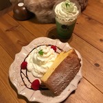 Cat Cafe てまりのおうち - ふわふわシフォンケーキ&アイスお抹茶ラテ&わらびの背中