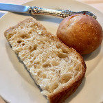 シェヌー - 珍しい「大麦とクスクスのパン」と「プチフランスパン」！