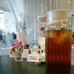 中国レストラン 雪園 - 烏竜茶ポットが、デンと置かれます  飲み放題は嬉しい