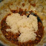 中国レストラン 雪園 - 残ったジャージャーソース？にライスオン