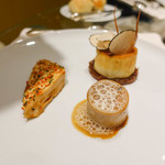 ロオジエ - シャポン鹿児島鶏の胸肉と野菜のフレーク 腿肉のバロティーヌ ポテトのクルスティヤンとハーブのサラダ フォワグラのヴィネグレット ロティしたジュ シトロンオイル