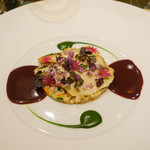 ロオジエ - 黒鮑のトランシェ 野菜と燻製うなぎのエテュベ ほうれん草と紫蘇のブルーテ ソース«ヴィオリーヌ»