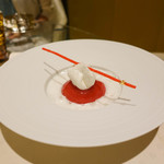 ロオジエ - 白桃のコンポートとソルベ　んバニラ風味のパルフェグラッセ　ヴェルヴェンヌのジュレとエミュルション